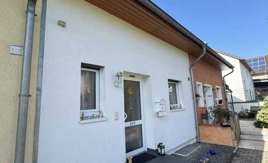 Freiwerdendes Reihenhaus mit ausgebautem Keller und Carport in toller Lage von Dettenhausen