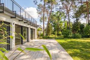 Lichtdurchflutetes Einfamilienhaus mit großem Garten und zwei Terrassen
