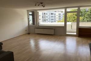 Helle 3-Zimmer-Wohnung mit Balkon / 115 m²