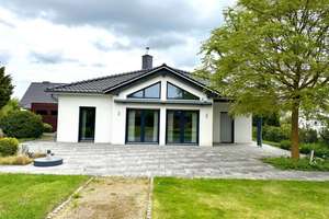 Einfamilienhaus im Bungalowstil – Stilvoll, ebenerdig und energieeffizient – Die vollständige Adresse der Immobilie erhältst du vom Anbieter., 38442 Mörse, Wolfsburg – Vorschaubild 2