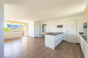 AIGNER - Sommerbalkon & Wintergarten: Schöne, renovierte Wohnung mit Blick ins Grüne – Die vollständige Adresse der Immobilie erhältst du vom Anbieter., 80939 Freimann, München – Vorschaubild 1