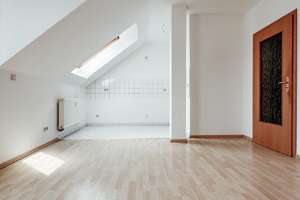 Großzügige Dachgeschoss-Wohnung mit Balkon – Schiersandstraße 19, 9116 Altendorf, Chemnitz – Vorschaubild 6
