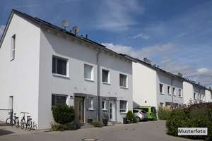 Freistehendes 2-Familienhaus mit Reparaturbedarf