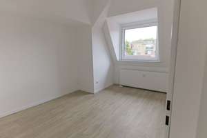 Stilvolle ruhige 3-Zi-Dachgeschosswohnung – eigene Etage, Dachbalken & Gartenmitnutzung – Die vollständige Adresse der Immobilie erhältst du vom Anbieter., 24114 Südfriedhof, Kiel – Vorschaubild 9