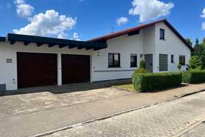 WOHNEN auf einer EBENE! Attraktives Einfamilienhaus mit Einliegerwohnung in Gerstetten! – Lerchenstraße 34, 89547 Heidenheim (Kreis) – Vorschaubild 1