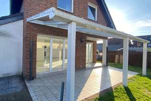 Besonders privat gelegenes Einfamilienhaus mit Garten, Garage und überdachter Terrasse