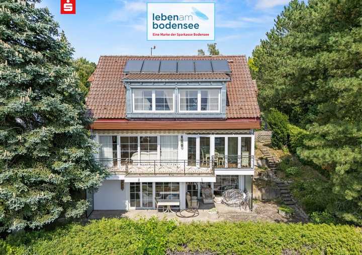 In beliebter, ruhiger Villenlage mit Seesicht -
exklusives Wohnhaus mit Indoor-Schwimmbad