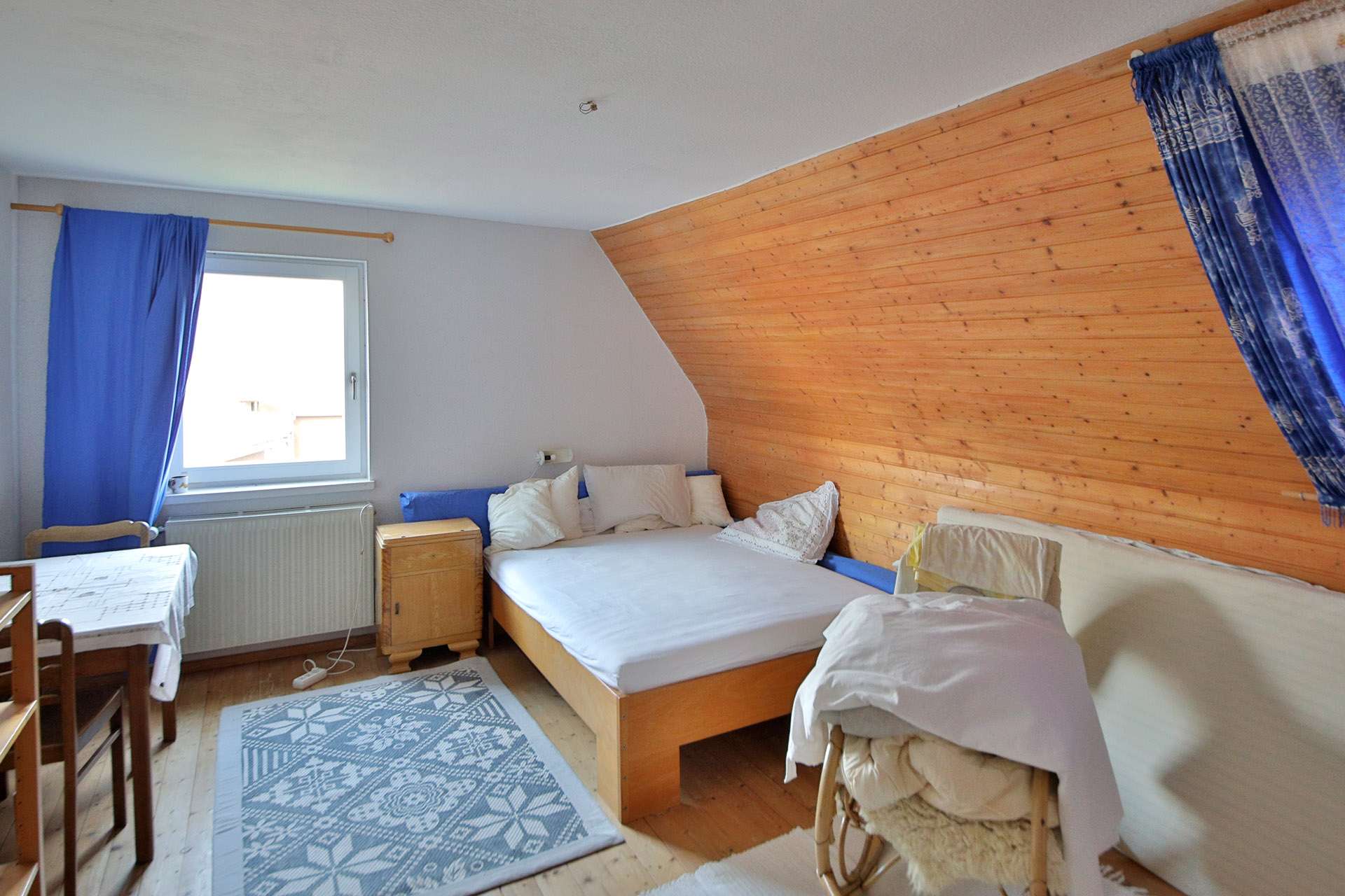 Immobilie in Straubenhardt - Charmantes Fachwerkhaus mit Ausbaupotenzial - Platz für Familie, Ideen und Handwerksfreude - Bild 3