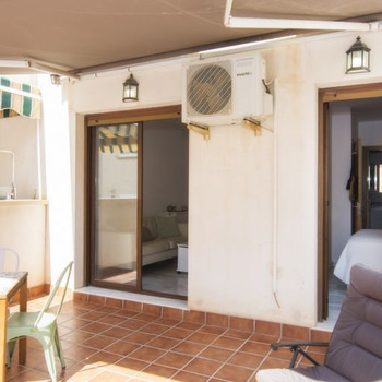 WOHNUNG MIT TERRASSE, NUR EINIGE SCHRITTE VOM STRAND ENTFERNT