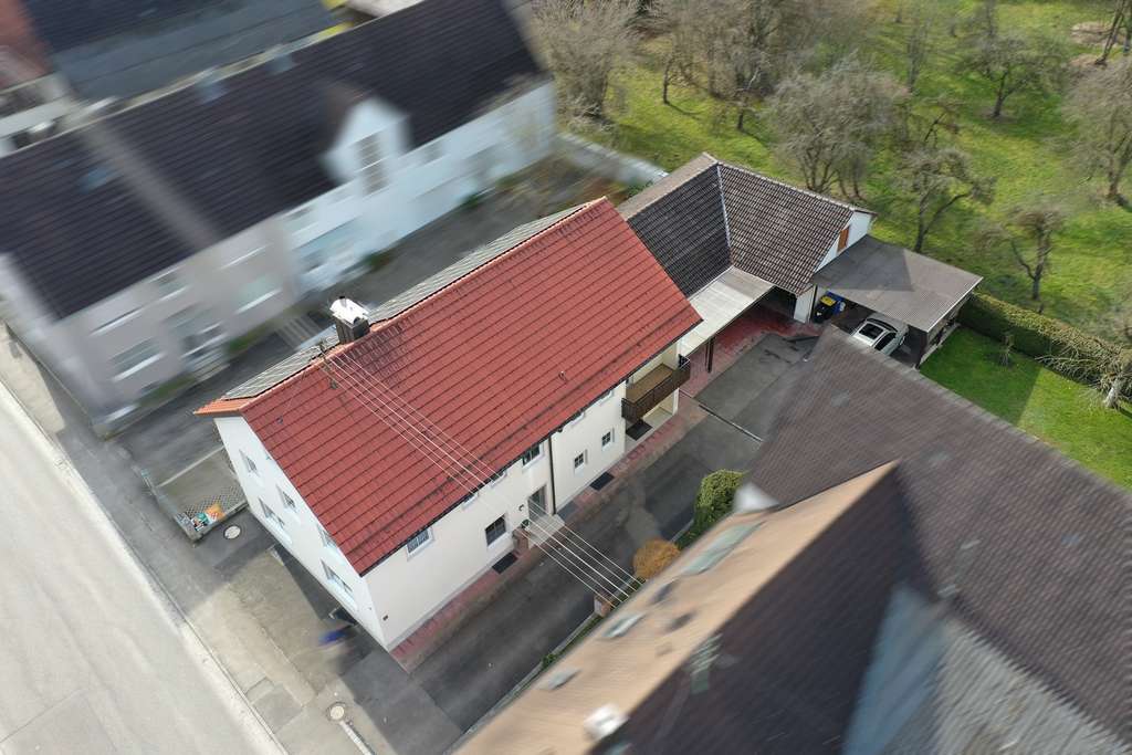 Immobilie in Jettingen-Scheppach - Traumhaftes Zweifamilienhaus mit Nebengebäuden in toller Lage von Jettingen – Scheppach auf 1380m2! - Bild 4