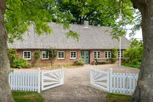 … und am Ende der Straße steht ein besonderes Landhaus – Schleswig-Flensburg (Kreis) – Vorschaubild 3