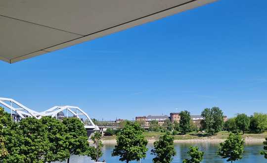 Elegant, ruhig, außergewöhnlich – 4 Zimmer-Wohnung am Rhein