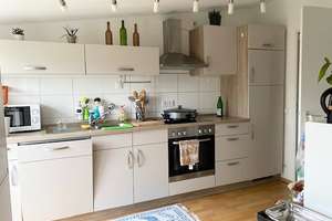 *ab 01.10.* sehr schöne helle 3-Zimmer DG-Wohnung mit Balkonaussicht ins Grüne