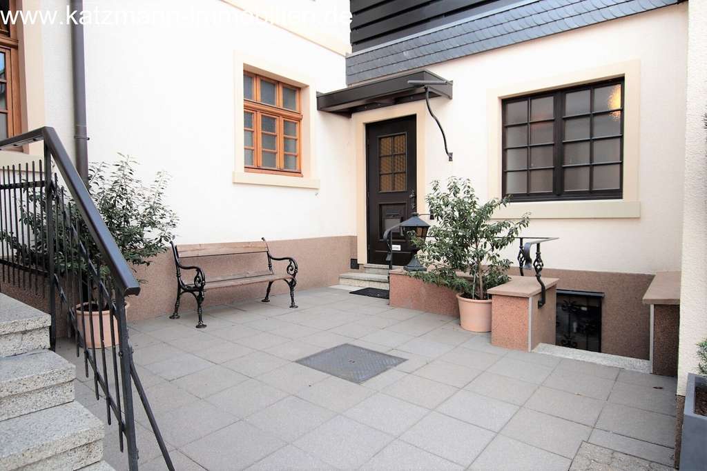 Immobilie in Nettersheim - Doppelte Chance: Zwei Gebäude mit Wohnhaus, Ferienwohnung, Arztpraxis und Doppelgarage - Bild 4