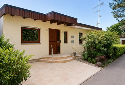 Großzügiger Bungalow in ruhiger Bestlage von Denzlingen – Kapitalanlage mit Zukunft