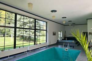 Großzügige Villa mit Schwimmbad in ruhiger und naturnaher Lage