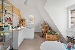 Charmante Altbau-Dachwohnung im Stuttgarter Westen – 3 Zimmer zum Selbstgestalten – Die vollständige Adresse der Immobilie erhältst du vom Anbieter., 70193 Vogelsang, Stuttgart – Vorschaubild 7