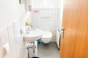 Kapitalanlage: 3 Wohnungen und ein Gewerbe als Paket in gepflegtem 6-Familienhaus – 70435 Zuffenhausen-Hohenstein, Stuttgart – Vorschaubild 11