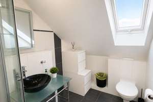 Modernes RMH mit Garten, Dachterrasse u. Garage in begehrter Lage von Düsseldorf-Wittlaer/Einbrungen – Die vollständige Adresse der Immobilie erhältst du vom Anbieter., 40489 Wittlaer, Düsseldorf – Vorschaubild 34