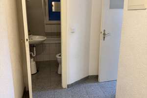 Kleine, gemütliche Studiowohnung, Nähe FH, 1 Zimmer , Kn, Tageslichtbad mit Badewanne und Fenster – Rossstrasse 124, 40476 Golzheim, Düsseldorf – Vorschaubild 6