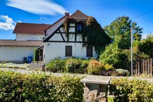 Auf dem Land ankommen: Liebevoll gestaltetes Haus, großer Garten, weiter Blick in Lothra – Die vollständige Adresse der Immobilie erhältst du vom Anbieter., 7338 Drognitz – Vorschaubild 2