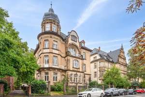 Architekturgeschichtliches Juwel  -  4-Familienhaus mit 2 freien Wohnungen