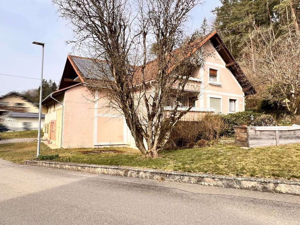 Immobilie in Stühlingen - Stattliches Wohnhaus mit viel Nutzfläche - Bild 3