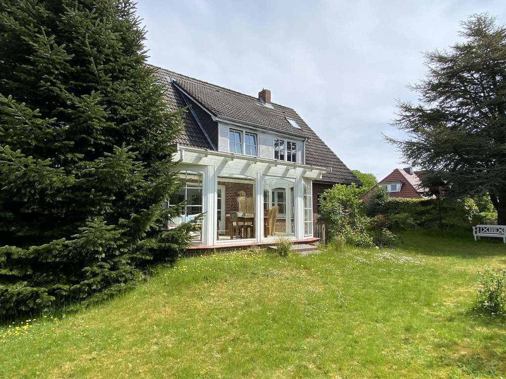 Immobilie in Wyk auf Föhr - Solide gebautes Wohnhaus mit großem Grundstück - Bild 2