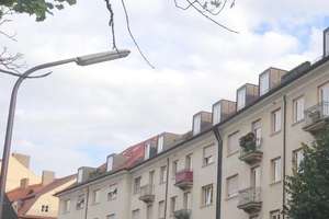 Zwischen Friedensengel und Prinzregentenplatz: Großzügige 3-Zimmer-Altbauwohnung mit Balkon