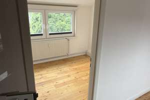 Traumhaftes Dachgeschoss-Idyll in Bremen-Schwachhausen – Die vollständige Adresse der Immobilie erhältst du vom Anbieter., 28213 Neu-Schwachhausen, Bremen – Vorschaubild 3