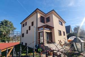 Perfekt gelegenes Einfamilienhaus mit 3-Familienhaus Charakter im grünen Rudow – Die vollständige Adresse der Immobilie erhältst du vom Anbieter., 12357 Rudow, Berlin – Vorschaubild 2