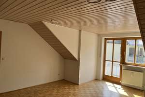 Lichtdurchflutete 2-Zimmer-Wohnung mit Balkon in Regensburg Steinweg – ideal für Singles und Paare!
