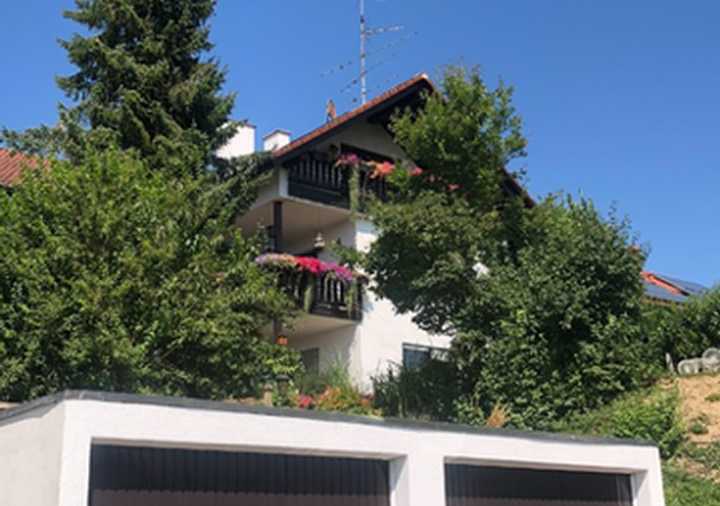 Ein unter architektonischen Gesichtspunkten entworfenes, schickes Haus mit Einliegerwohnung