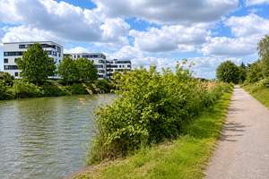 Außergewöhnliches Penthouse in Wasserlage – Privatsphäre, Weitblick und Wohnkomfort auf einer Ebene – Die vollständige Adresse der Immobilie erhältst du vom Anbieter., 30655 List, Hannover – Vorschaubild 2