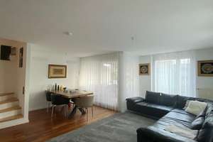 Exklusive, neuwertige 4,5-Zimmer-Wohnung mit Balkon und Einbauküche in Stuttgart – Die vollständige Adresse der Immobilie erhältst du vom Anbieter., 70376 Burgholzhof, Stuttgart – Vorschaubild 2