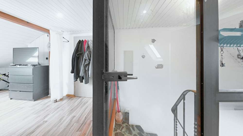 Immobilie in Steinwenden - 3-Familienhaus mit Garage, Terrasse und Eingang von zwei Seiten - kurzfristig bezugsfertig - Bild 6