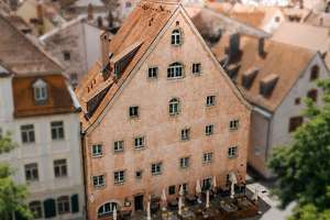 Außergewöhnliches denkmalgeschütztes Wohn- und Geschäftshaus mit unverbaubarem Donaublick! – Die vollständige Adresse der Immobilie erhältst du vom Anbieter., 93047 Innenstadt, Regensburg – Vorschaubild 2