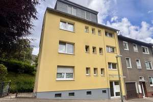 Einziehen und wohlfühlen: modernisierte DG-Wohnung, 4 Zimmer, Loggia, Klimaanlage und Gartennutzung