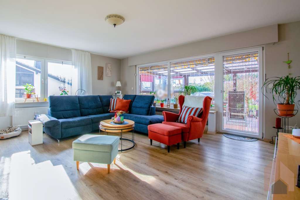 Immobilie in Ruppichteroth - Viel Platz, viele Möglichkeiten: Modernisiertes Haus mit separater Wohnebene & Garten - Bild 1