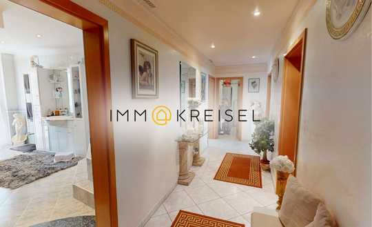 *Nur 1% Provision* Exklusive Etagenwohnung mit Stucco-Wänden, elegantem Bad und Garten in LU-Süd