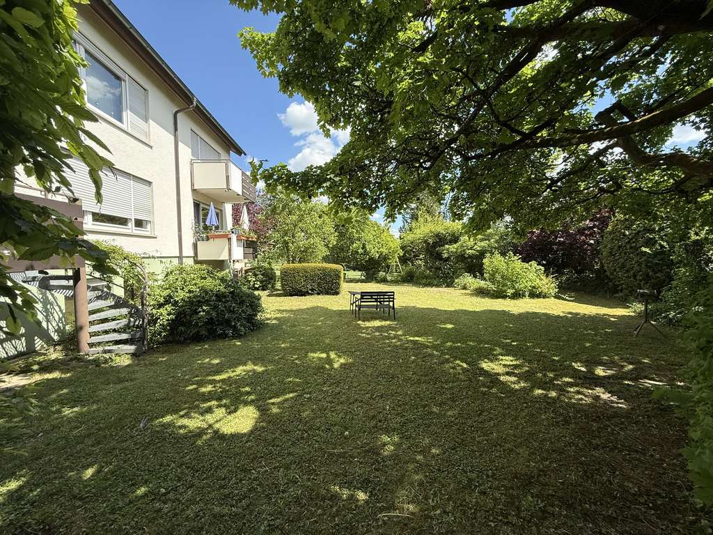 Immobilie in Leonberg - Freistehendes Mehrfamilienhaus mit viel Potenzial für Familien - Bild 3