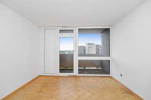 Bezugsfreie 3-Zimmer-Wohnung im 13. Obergeschoss mit zwei Balkonen und Alpenblick – Mauthäuslstraße 39, 81379 Obersendling, München – Vorschaubild 4