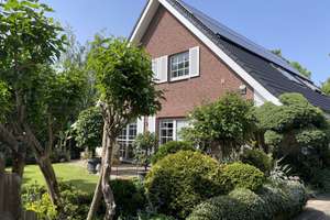 Energetisch saniertes EFH in Alt-Nettelnburg mit traumhaftem Gartenparadies