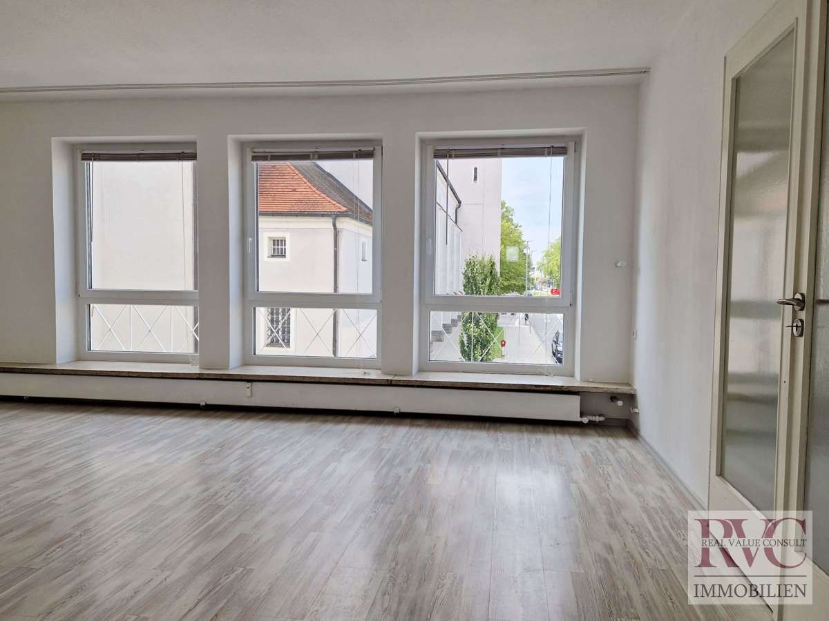 Immobilie in Freilassing - Attraktive Wohnung in Freilassing – hell, modern, Balkon, vielseitig nutzbar für Wohnen oder Gewerbe - Bild 4