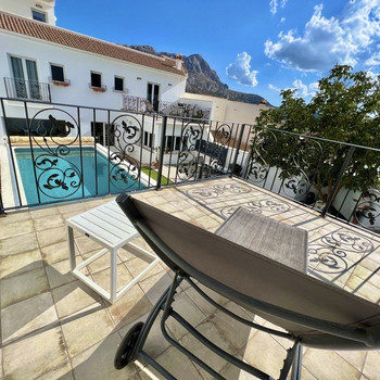Villa zum Verkauf in Alfarnatejo mit 6 Schlafzimmern und Swimmingpool