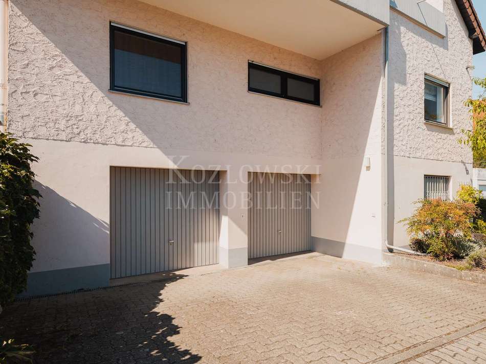 D-Garage mit Stellplätzen