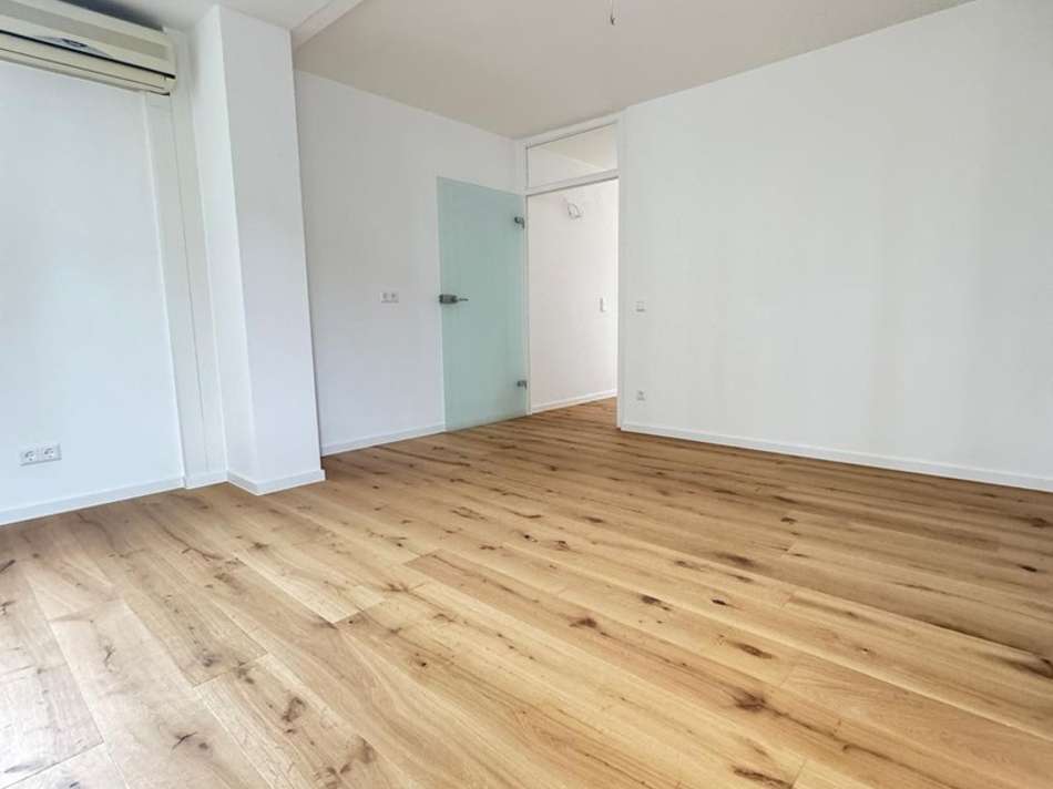 Büro / Schlafzimmer mit Loggia