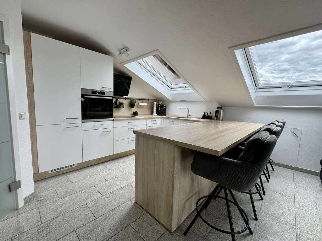Immobilie in Erlenbach - Moderne 3‑Zimmer‑Dachgeschosswohnung mit Panoramablick auf den Scheuerberg - Bild 1