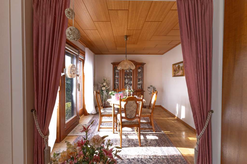 Immobilie in Nordhastedt - Charmantes Einfamilienhaus mit Einliegerwohnung und solider Bausubstanz in Nordhastedt - Bild 2