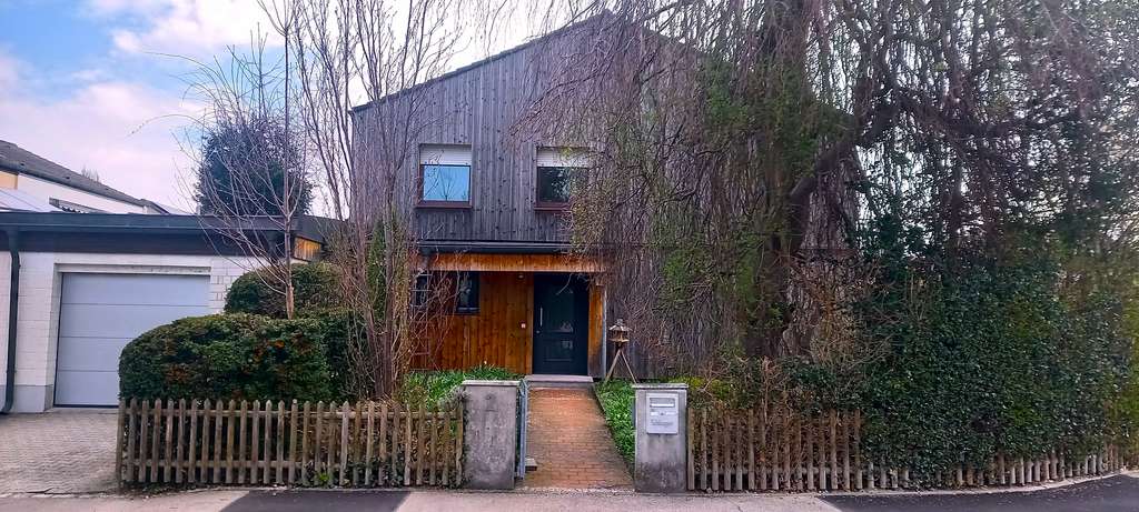 Immobilie in Erding - Charmante DHH mit großen Garten und Garage - geringe Erbpacht - Bild 1